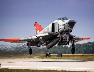 QF-4 Phantom: «Έφαγε» δύο AMRAAM από F-35 και επέστρεψε στη βάση του!